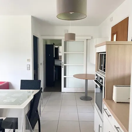 Apartment T2 Lumineux, Proche Centre En Rdc, Tres Bien Equipe Avec Terrasse
