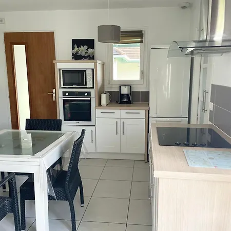 Noisette- T2 Lumineux, Proche Centre En Rdc, Tres Bien Equipe Avec Terrasse Apartmán *