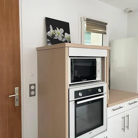 Apartment T2 Lumineux, Proche Centre En Rdc, Tres Bien Equipe Avec Terrasse *