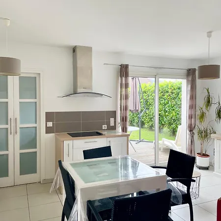 T2 Lumineux, Proche Centre En Rdc, Tres Bien Equipe Avec Terrasse Apartment Salies-de-Bearn